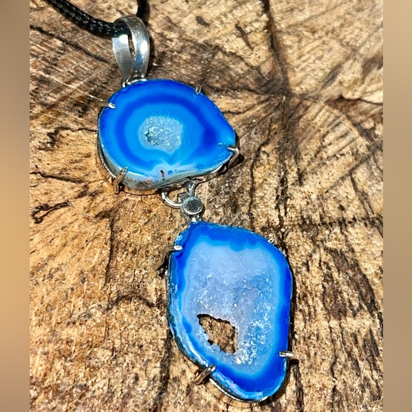 Beautiful Deep Blue Solar Quartz Pendant 2 7/8” - Picture 3 of 6